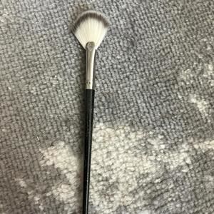 Feathered Make Up Brush Unbranded (NEW)